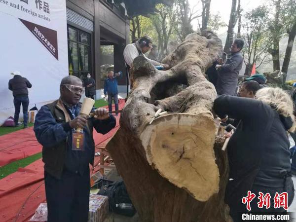 共创根雕作品 周禹龙 摄