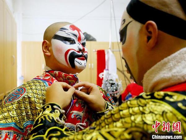 兰州少年传承戏曲生命力“唱念做打”中现传统文化之美