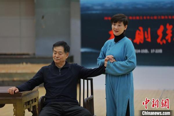 原创话剧《林则徐》在排练中 肖一 摄