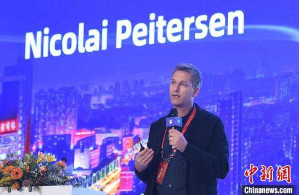 丹麦经济学家Nicolai Peitersen作主题演讲?！⊥醺?摄