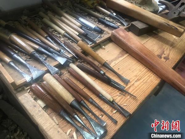 浙江“草根工匠”雕刻光阴故事：耗数十年再现“红楼梦”