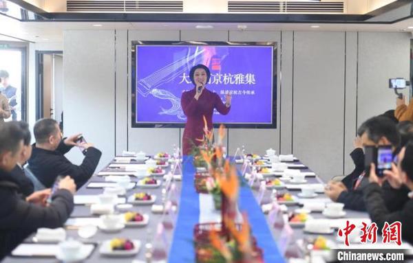 浙江小百花越剧院院长、梅花奖得主、国家一级演员王滨梅。　王刚 摄