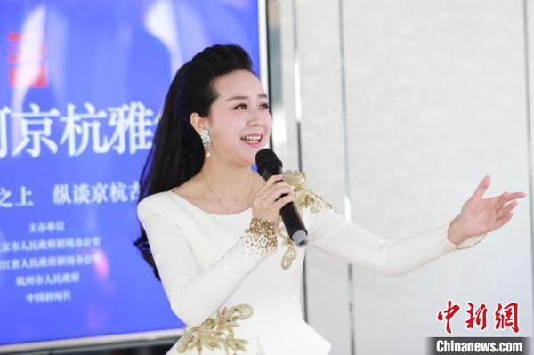 浙江歌舞剧院青年独唱演员吴曼旎?！⌒炀?摄