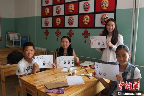 图为孔子课堂上课现场?！∈鸸夤┩?摄