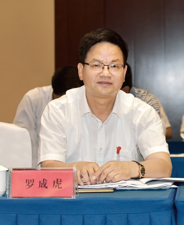 中卫市政协主席罗成虎