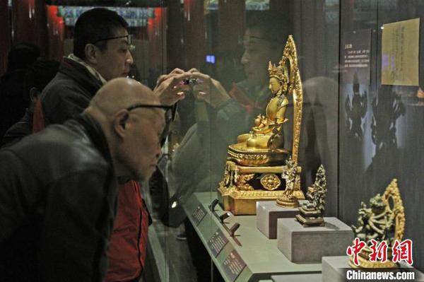 当扎什伦布寺遇上紫禁城：“藏元素”故宫文创热卖