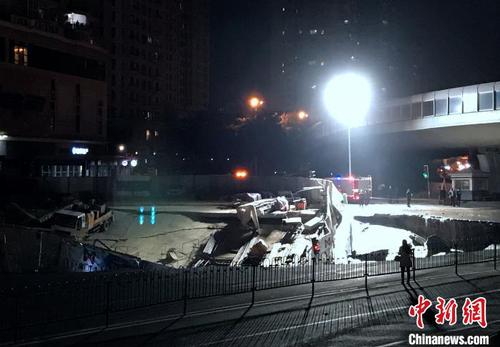 直击事故现场?！±钏荚?摄