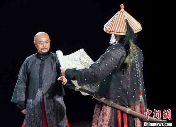 原创话剧《林则徐》首演 史春阳 摄