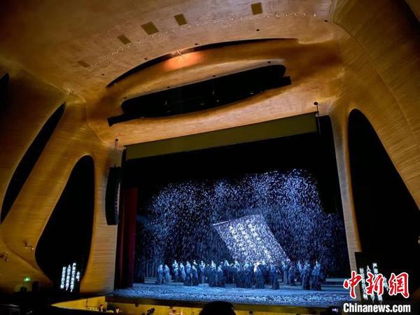 演出现场 王妮娜 摄