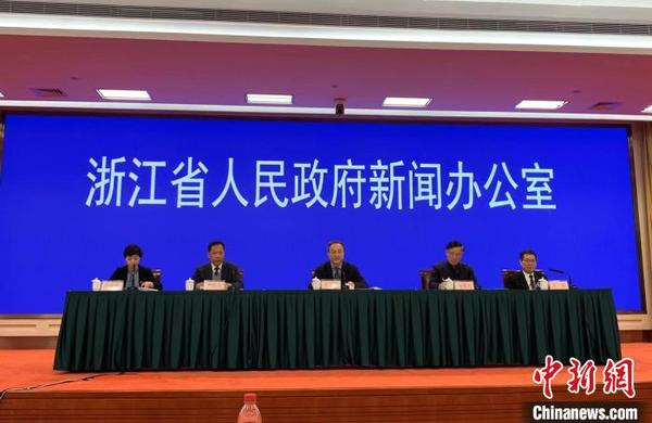 新闻发布会?！」漕?摄