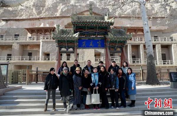 图为敦煌文化的爱好者静享为期五天的研学之旅。敦煌研究院供图
