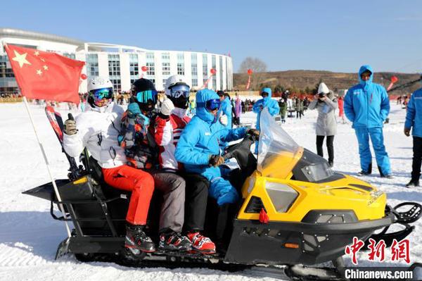 游客感受宁夏冬日“热情”?！÷砩奇?摄