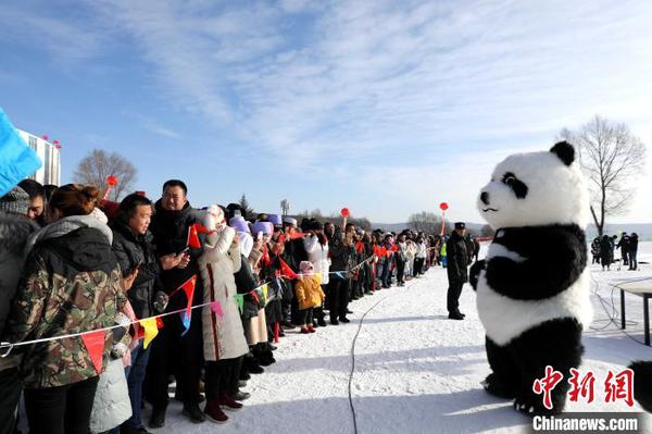 活动现场，游客爆满?！÷砩奇?摄