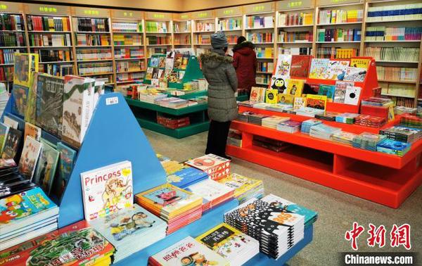 重装开业的三联韬奋书店 应妮 摄