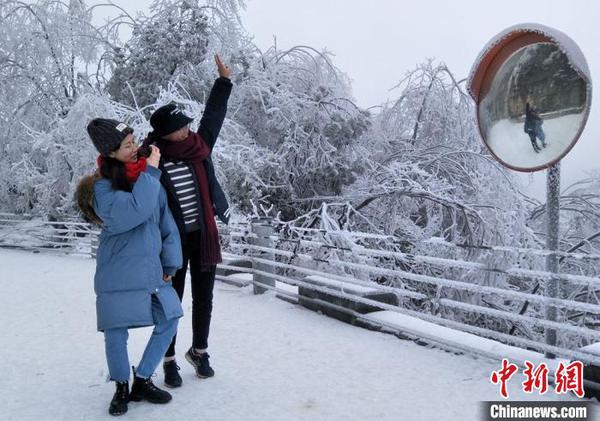 冬天的张家界别有一番韵味?！∥庥卤?摄