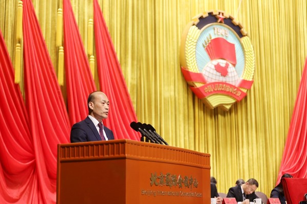 区委副书记、区政协主席宋铁健受政协北京市东城区第十四届委员会常务委员会委托向大会做工作报告。