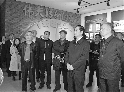     2019年11月，视察团在猴场会议纪念馆参观学习。