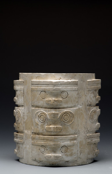 玉琮 浙江余杭反山遗址12号墓出土 浙江省博物馆藏