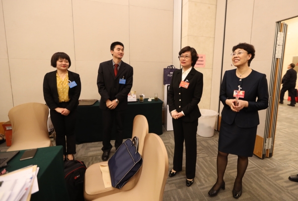 金晖区长慰问提案组工作人员