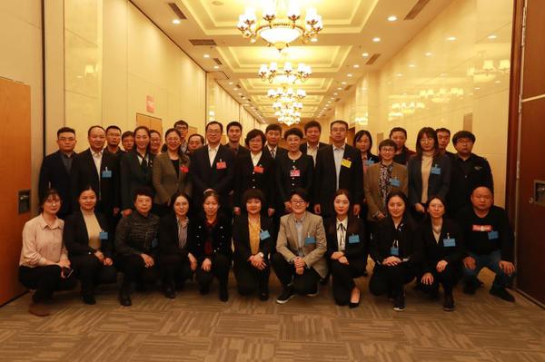 区领导与提案组工作人员合影