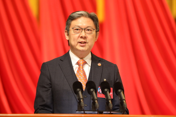 邵信明委员在大会上发言