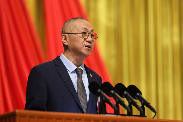 李欣委员在大会上发言