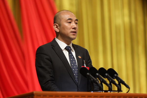 刘富勇委员在大会上发言