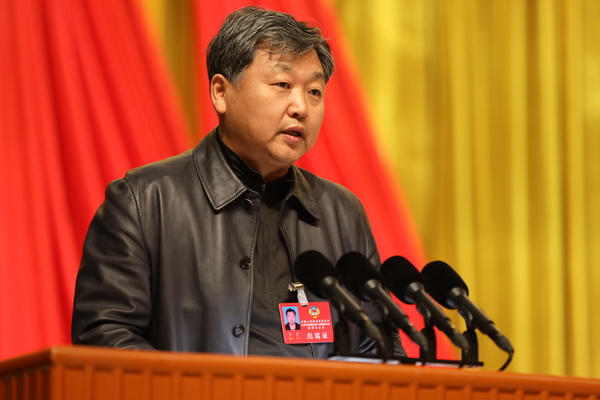 罗勇委员在大会上发言