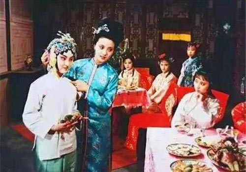 史湘云与林黛玉上演的对手戏