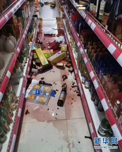 新疆喀什地区巴楚县一家超市内景（1月19日手机拍摄）。 据中国地震台网正式测定：2020年1月19日21时27分在新疆喀什地区伽师县（北纬39.83度，东经77.21度）发生6.4级地震，震源深度16千米。