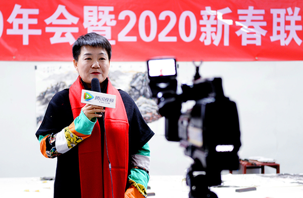 艺术家曹娜发表新年祝福