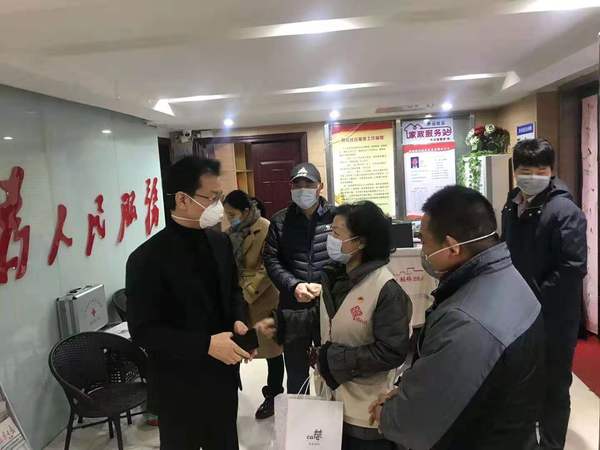 3 高勇坤在开元社区考察。