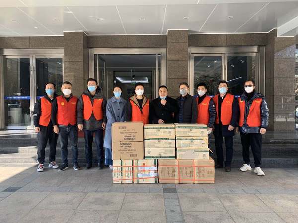 2 邹华委员召集区内青年企业家募捐、采购医护用品捐往一线。