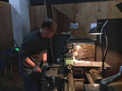 八达光电科技股份有限公司在赶制口罩生产设备配件