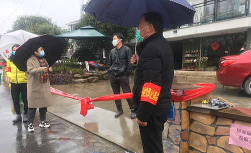 关键时刻党员在配图1 关键时刻党员在配图1