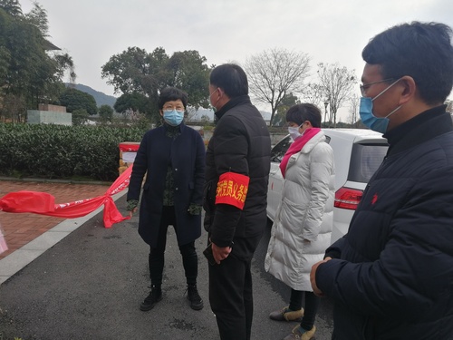 关键时刻党员在配图3 关键时刻党员在配图3