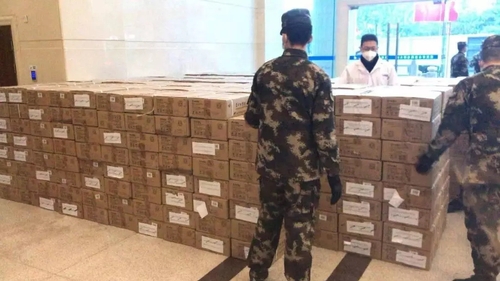 1 朝阳区政协委员易拓新所在单位，向湖北省公安厅捐赠了价值1000万元药品。.webp