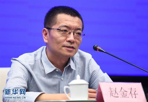 2月13日，钟南山院士团队专家、呼吸疾病国家重点实验室副主任赵金存教授在广东省政府新闻发布会上介绍情况。  新华社记者 邓华 摄