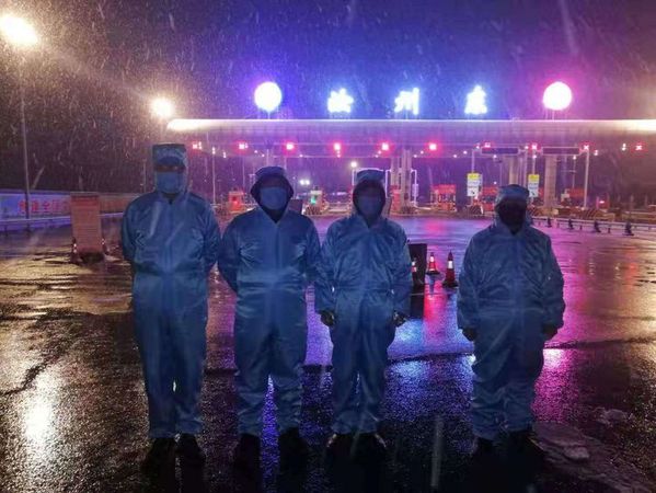 镇卫生院抗疫先锋队风雪无阻日夜坚守在汝东高速路口体温检测点