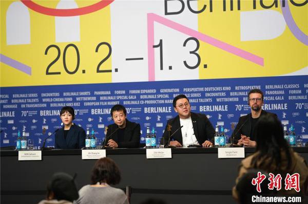 电影《一直游到海水变蓝》主创出席柏林国际电影节发布会。片方提供