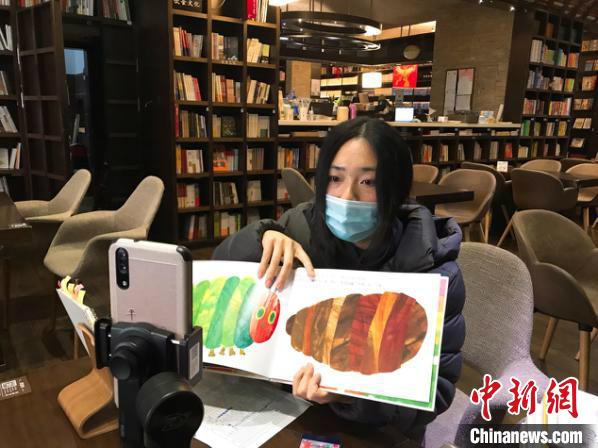实体书店直播“自救”全国200家书店集体变直播间