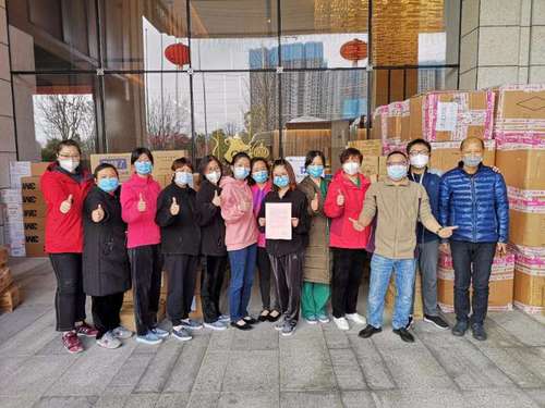 在王磊的安排下，上海民建第一批援鄂物资顺利送到了上海援鄂医疗队手上。
