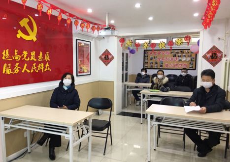 4民进市委秘书长苍玉清（左一）带队到社区报到