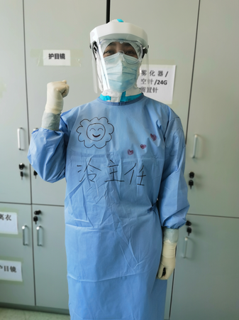 王泠说：“南丁格尔誓言始终在我心中，救死扶伤是我们的天职！”