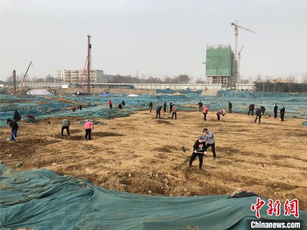 郑州市青年人才公寓荥泽苑项目(一期)项目考古发掘复工。郑州市文物局供图
