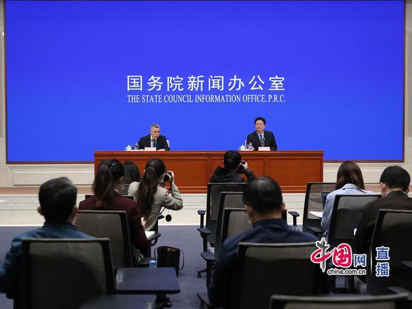 国务院新闻办举行《国务院办公厅关于应对新冠肺炎疫情影响强化稳就业举措的实施意见》有关情况政策例行吹风会 国务院新闻办举行《国务院办公厅关于应对新冠肺炎疫情影响强化稳就业举措的实施意见》有关情况政策例行吹风会