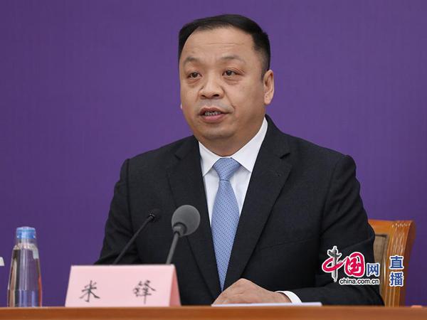 国家卫生健康委新闻发言人、宣传司副司长米锋主持发布会