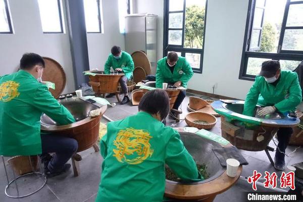 2020年西湖龙井茶炒茶王大赛现场?！∏糠?摄