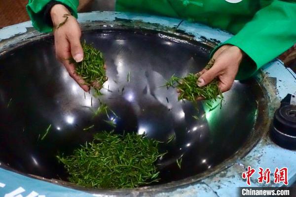 2020年西湖龙井茶炒茶王大赛现场?！∏糠?摄