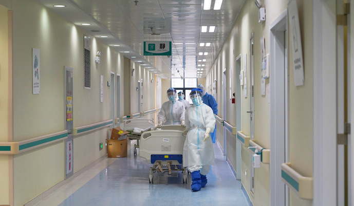 心疼！靠“摸冰”继续坚守武汉工作的国家医疗队！